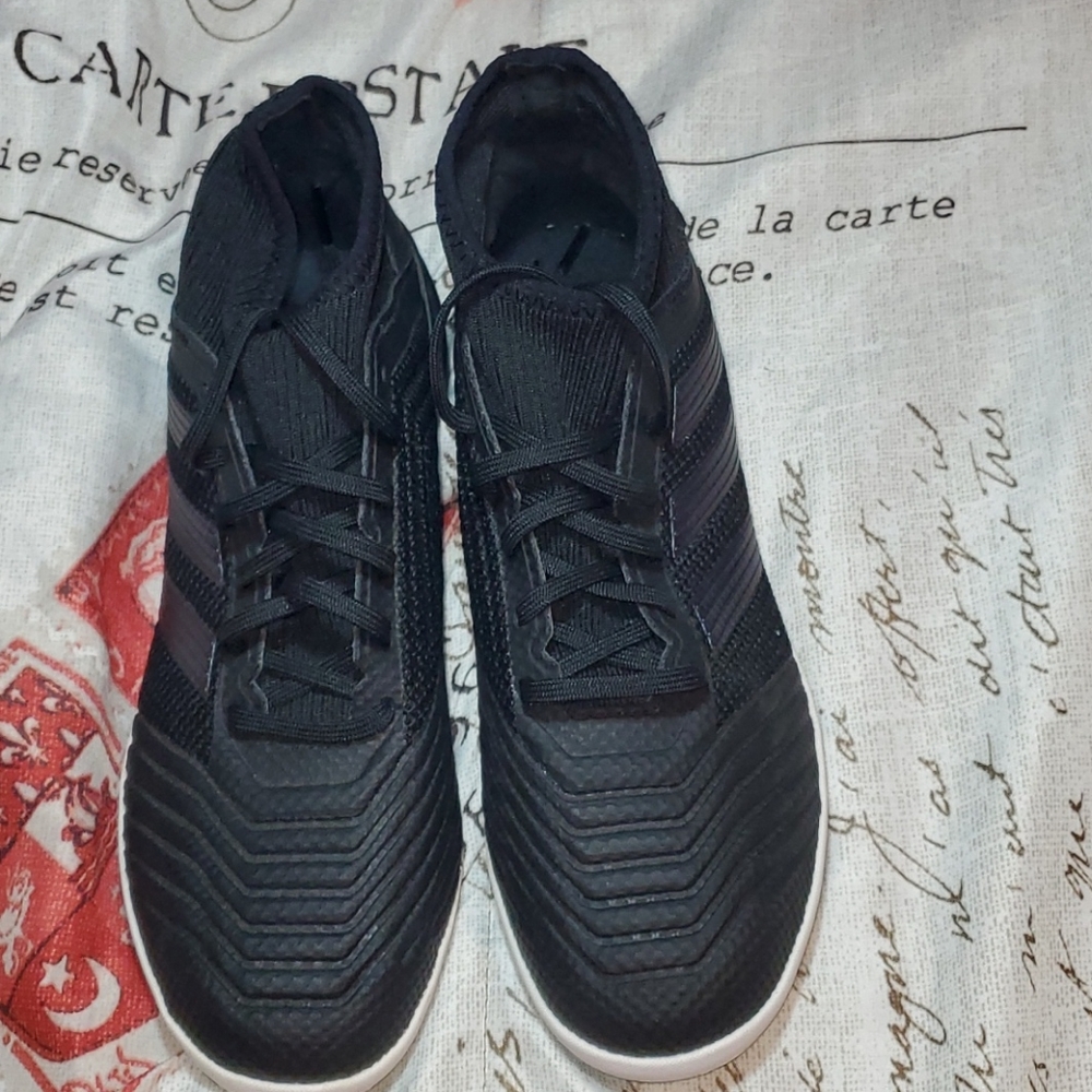 Adidas predator size 7 black turf shoes